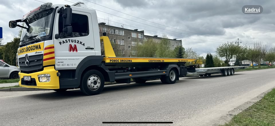 Żółta laweta Pomocy Drogowej Pastuszka z przyczepą